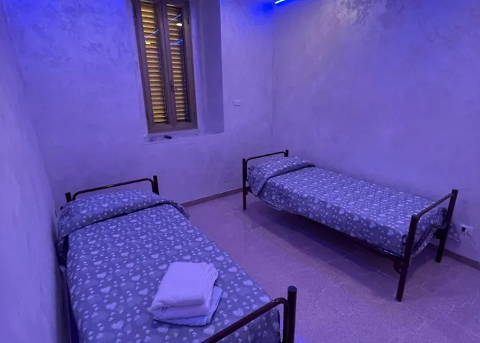 Golden House 度假居 *